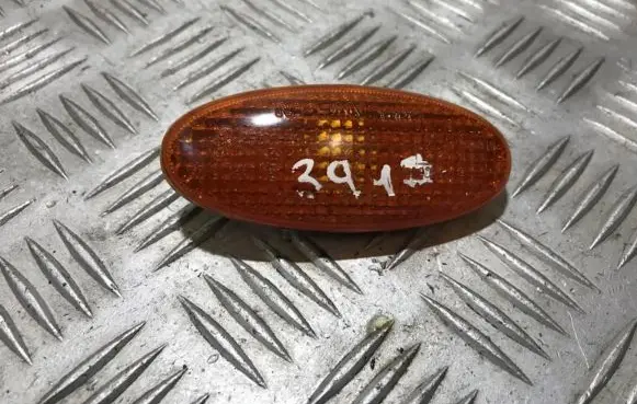 Nissan Almera Tino Front fender indicator light