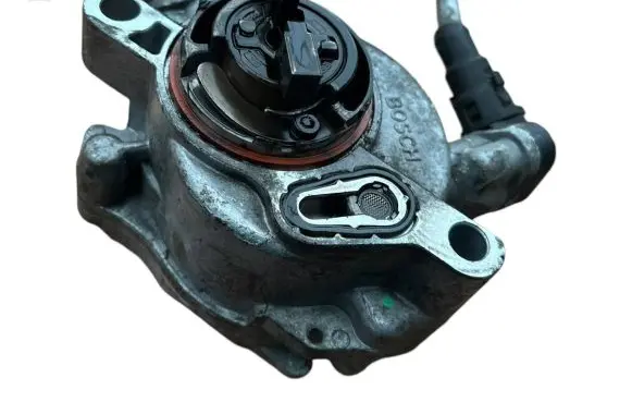 Ford Focus Vacuum pump 9684786780