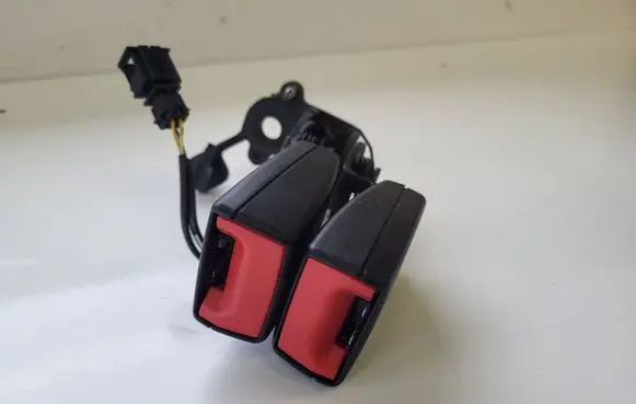 Skoda Octavia Mk3 (5E) Rear seatbelt buckle