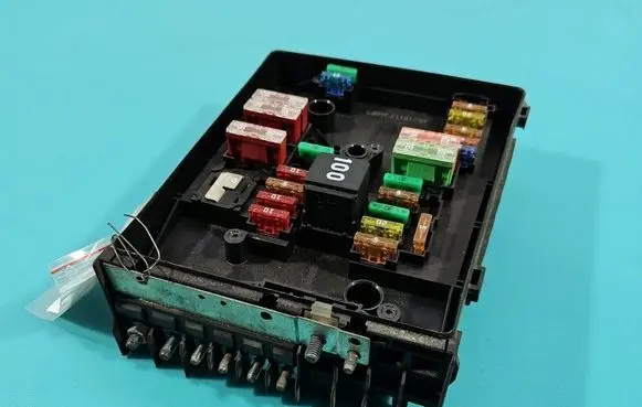 Volkswagen Touran I Fuse box set 1K0937125D IMPRK1578879