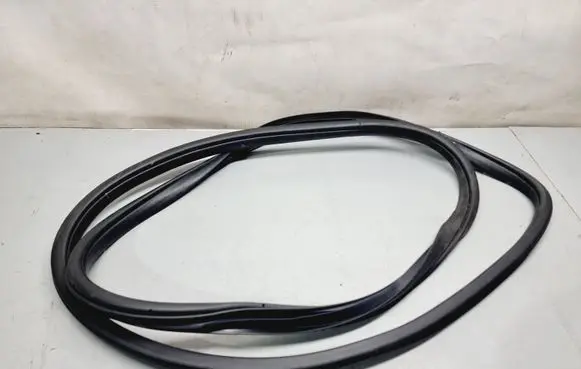KIA Sorento Front door rubber seal 82120C5000