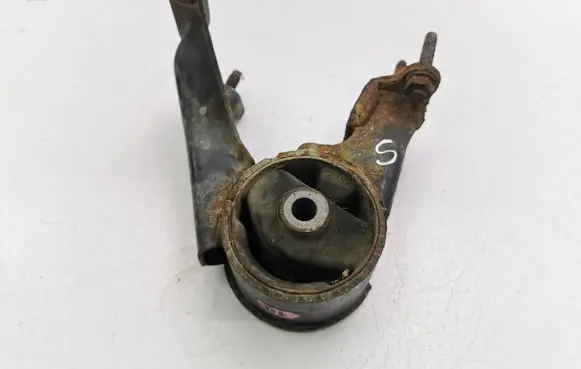 Toyota Corolla Verso AR10 Engine mount bracket