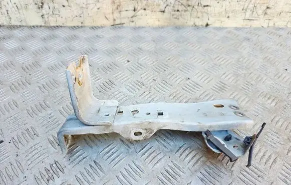 Mazda 6 Fender mounting bracket 