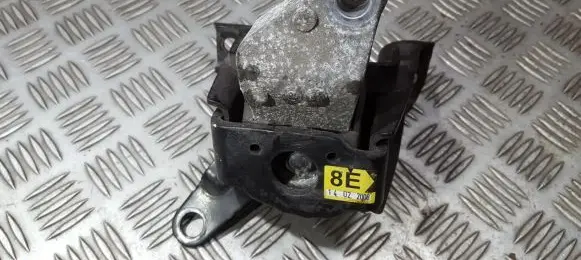 Toyota Avensis T250 Engine mount bracket