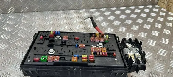 Opel Zafira C Fuse module 13449210