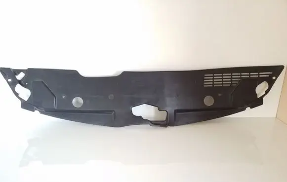 Engine bonnet/hood lock trim molding