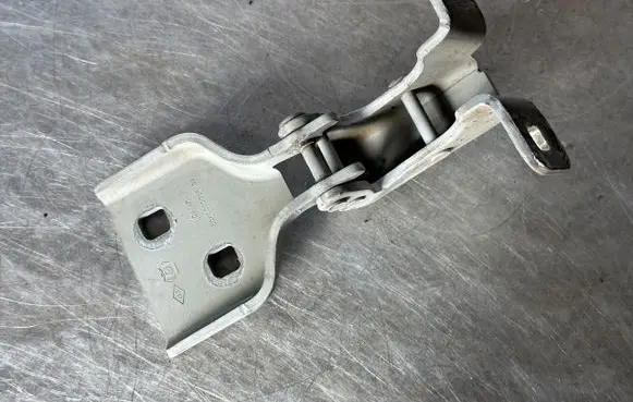 Renault Master III Front door upper hinge 804000006R