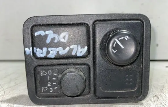 Nissan Almera N16 Headlight level height control switch 6896090J00