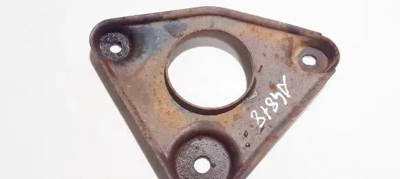 Nissan X-Trail T30 Engine mounting bracket