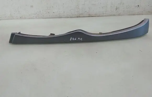 BMW 3 E46 Rear light center trim bar blend 