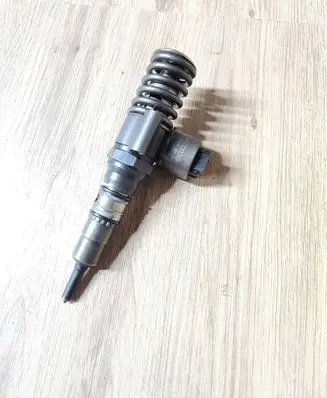 Volkswagen Golf VI Fuel injector 03G130073G