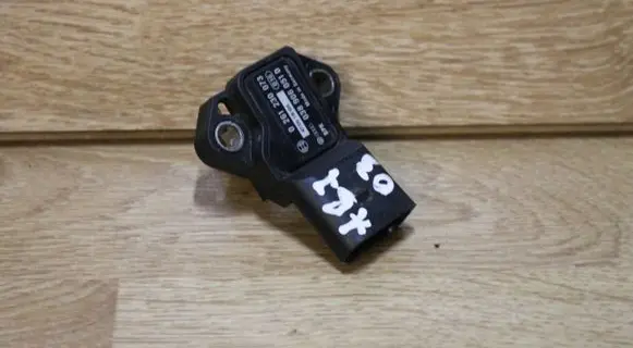 Audi A4 S4 B7 8E 8H Air pressure sensor 038906051D 0261230073