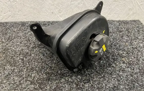 Coolant expansion tank/reservoir