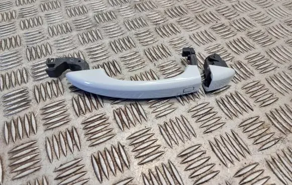Audi A1 Rear door exterior handle 8t0837205a