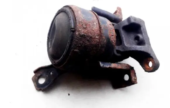Toyota RAV 4 (XA20) Engine mount bracket 15290527