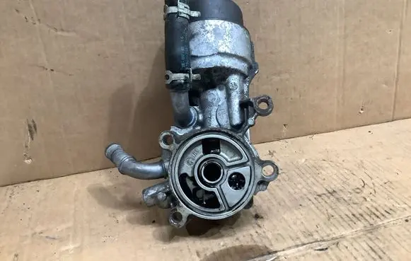 Oil filter mounting bracket