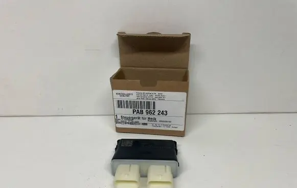 Porsche Cayenne (9Y0 9Y3) Tailgate/trunk control unit/module 3G0962243C