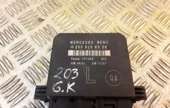 Mercedes-Benz C W203 Door control unit/module 2038206526 A2038206526