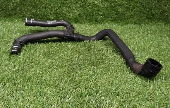 Volkswagen Jetta VI Engine coolant pipe/hose 5C0122051J