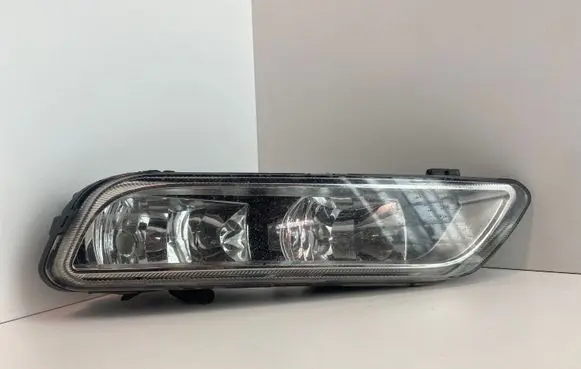 Volkswagen PASSAT B7 Front fog light 3AA941662