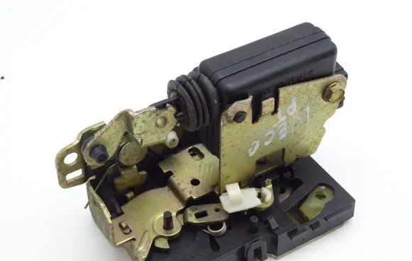 Iveco Daily 3rd gen Rear door lock