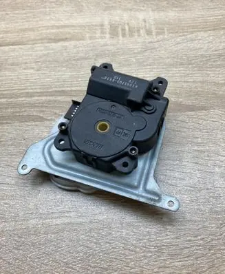 Toyota Corolla Verso AR10 Air flap motor/actuator 0637008610