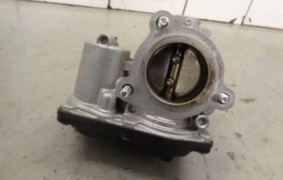 Ford C-MAX II Throttle valve 50989011