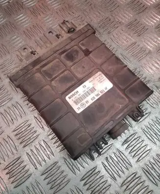 Volkswagen Golf III Engine control unit/module 0281001308 028906021AF 28SA2507