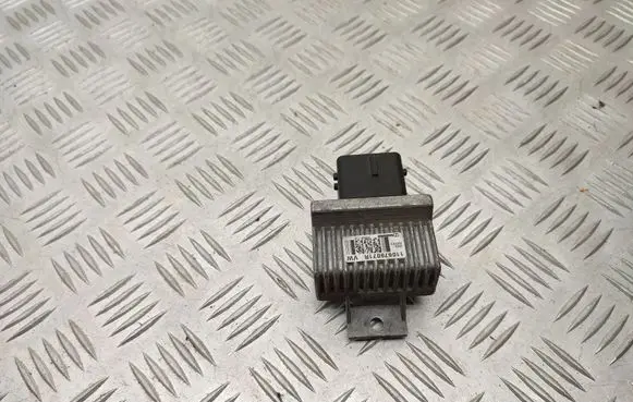 Renault Clio IV Glow plug pre-heat relay 110678071R