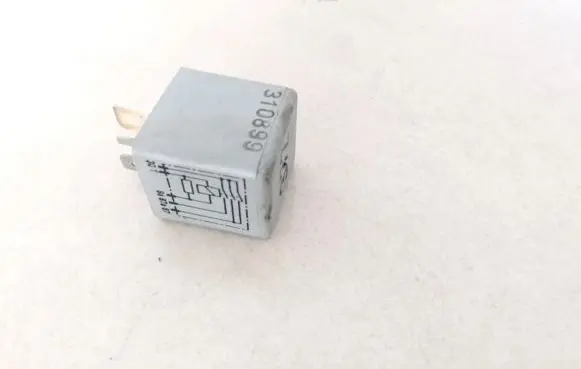 Volkswagen PASSAT B5 Other relay 4D0951253 899309000