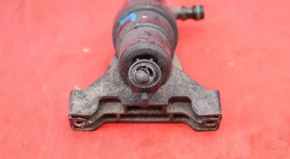 BMW 7 E65 E66 Windshield washer spray nozzle 