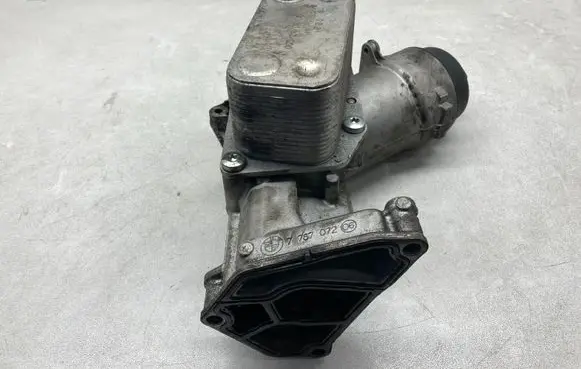 BMW 3 E90 E91 Oil filter cover 7787072