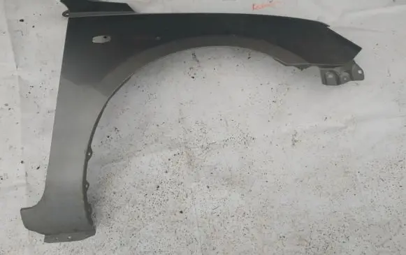 Mazda 3 I Fender pilka