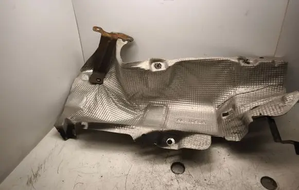 Renault Trafic III (X82) Exhaust heat shield 747610105R