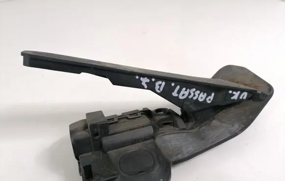 Volkswagen PASSAT B7 Accelerator throttle pedal 1K2721503AJ