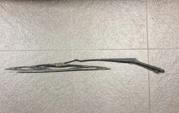 Volkswagen Transporter - Caravelle T4 Front wiper blade arm 701955409A
