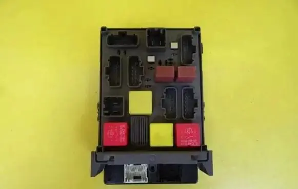 Renault Espace - Grand espace IV Fuse module 8200316856 8200315957