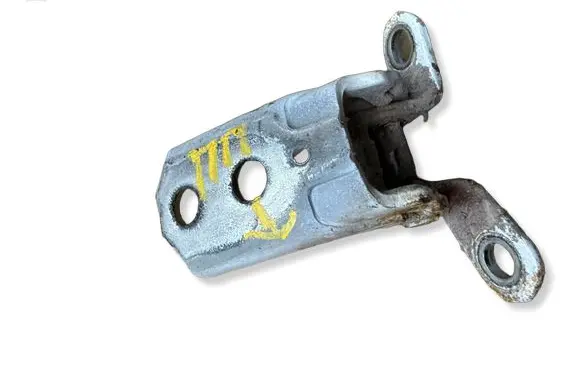 Nissan Juke I F15 Front door lower hinge