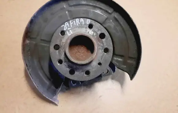 Opel Zafira B Rear wheel hub spindle/knuckle 