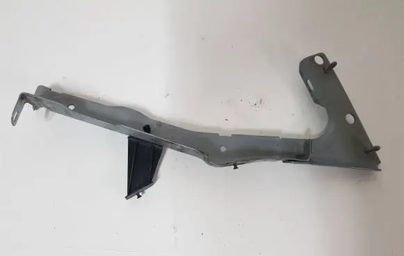Audi A5 8T 8F Fender mounting bracket 8T0821135C