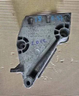 Engine mounting bracket