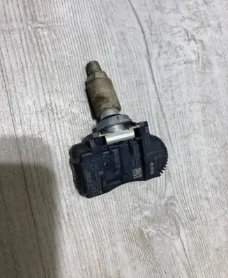 BMW 1 F20 F21 Tire pressure sensor 6881891