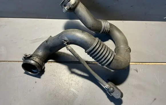 Opel Vivaro Intercooler hose/pipe 8200470985 93856622