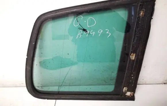 Volkswagen Touran I Rear side window