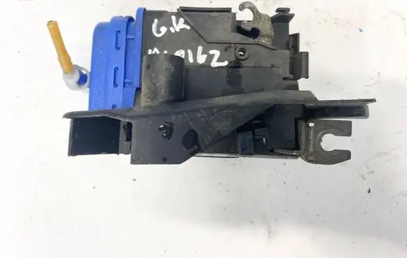 Audi A4 S4 B5 8D Rear door lock 8D0839015A