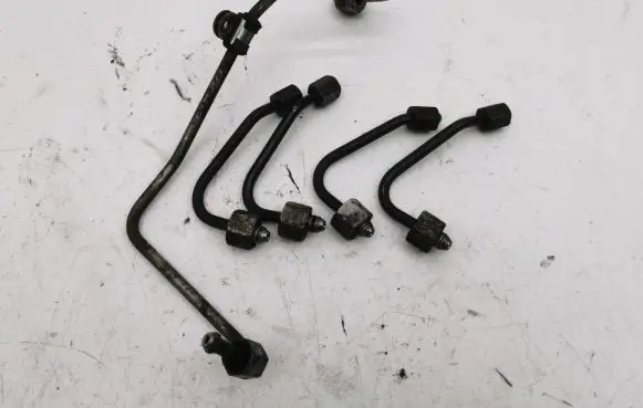 Fuel injector supply line/pipe