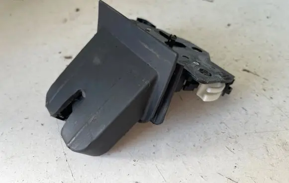 Audi A6 S6 C6 4F Tailgate/trunk/boot lock/catch/latch 8P4827505B