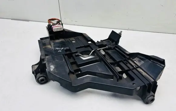Porsche Cayenne (9PA) Headlight/headlamp mounting bracket 