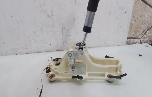 Mitsubishi Colt Gear shifter/selector 8129100000
