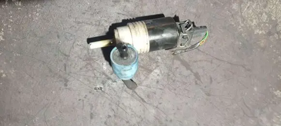 Renault Megane II Windscreen/windshield washer pump
